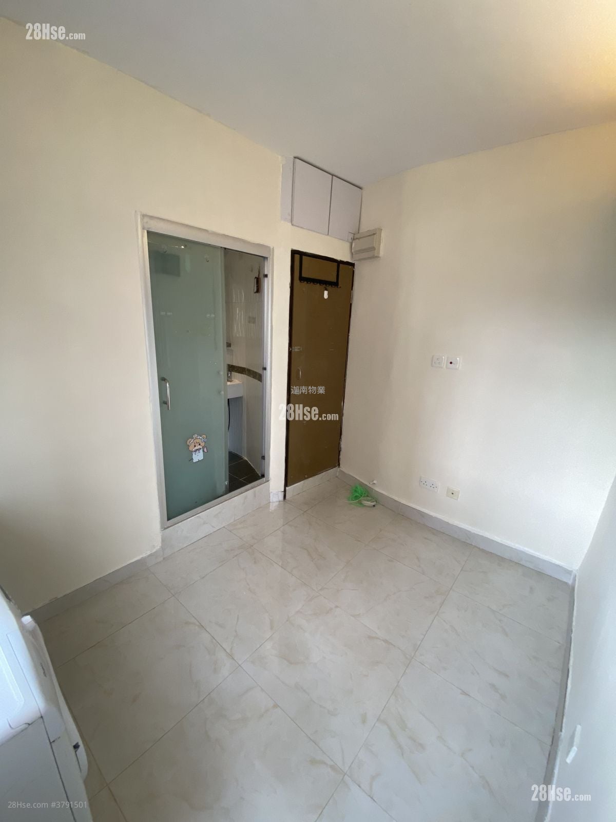 Chinese Mansion Rental Studio 130 ft²