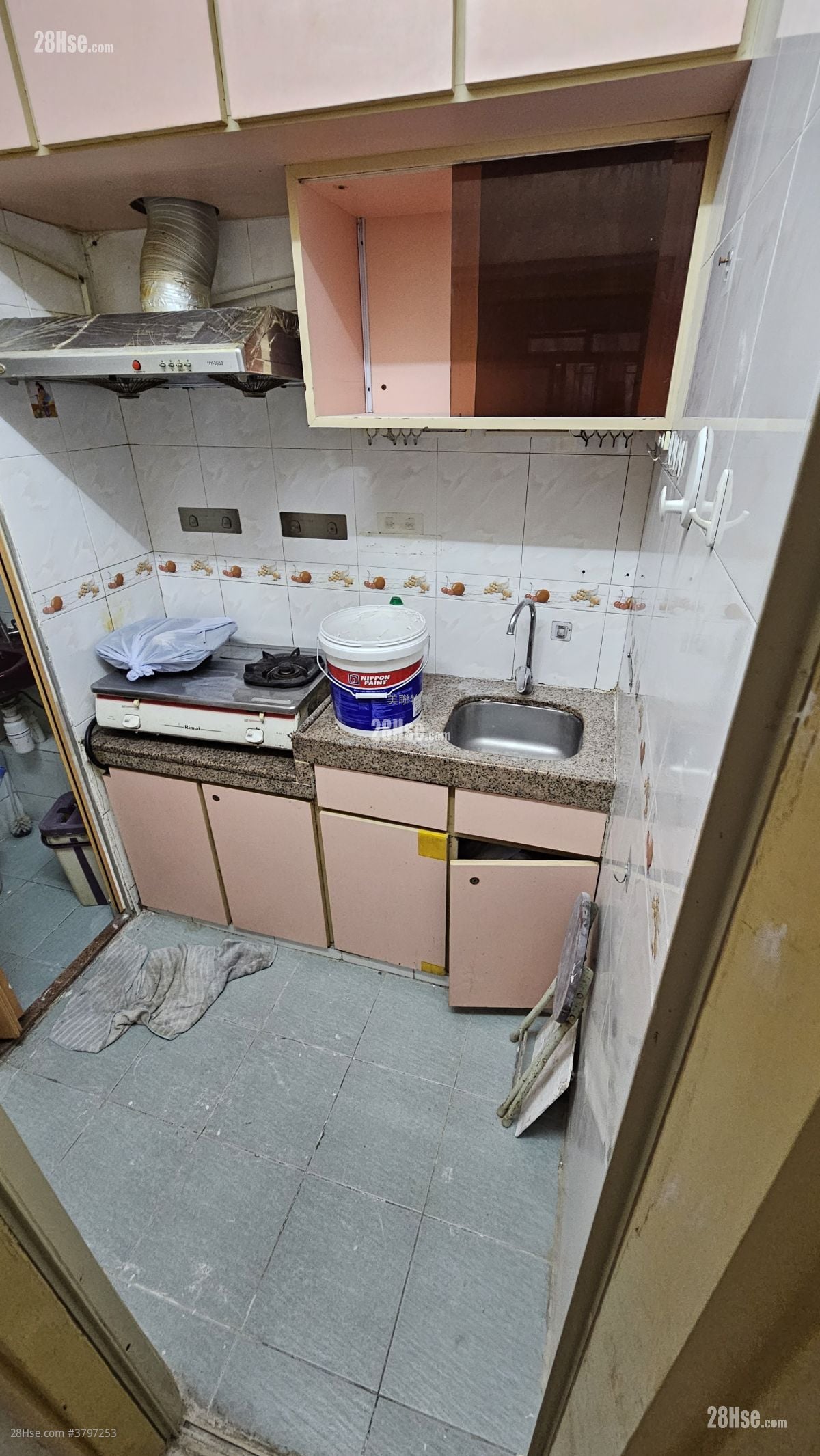 豪华阁 租盘 1 房 , 1 浴室 271 平方尺