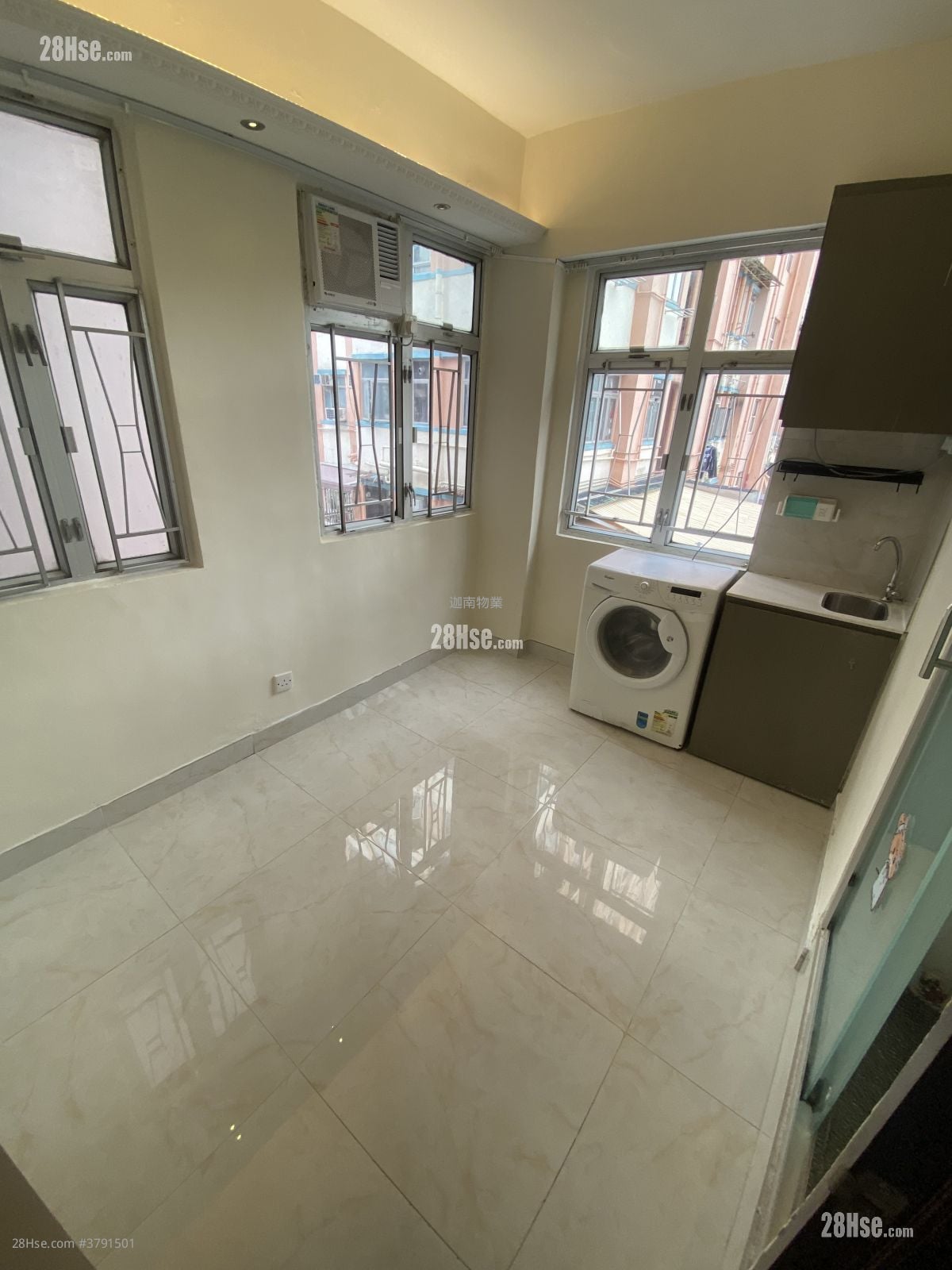 Chinese Mansion Rental Studio 130 ft²