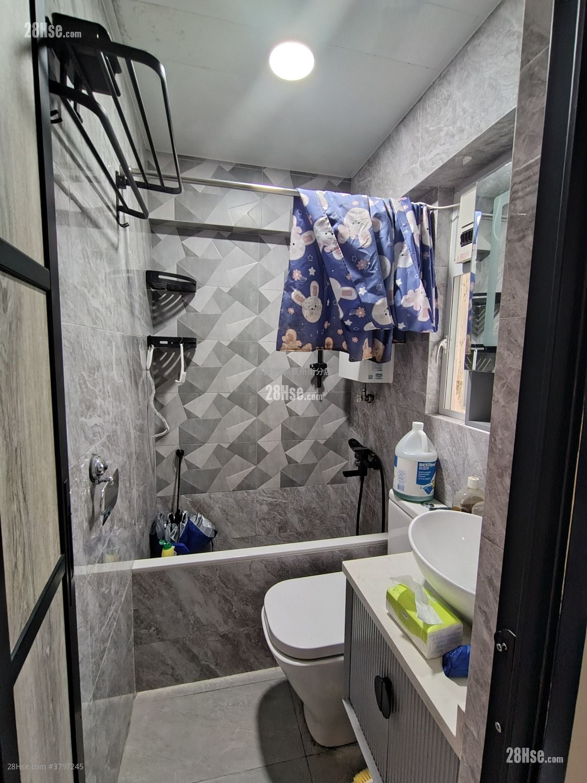 恒威阁 租盘 2 房 , 1 浴室 299 平方尺