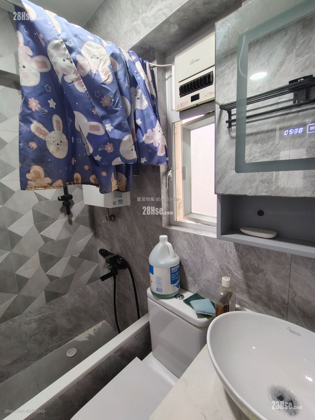 恒威阁 租盘 2 房 , 1 浴室 299 平方尺