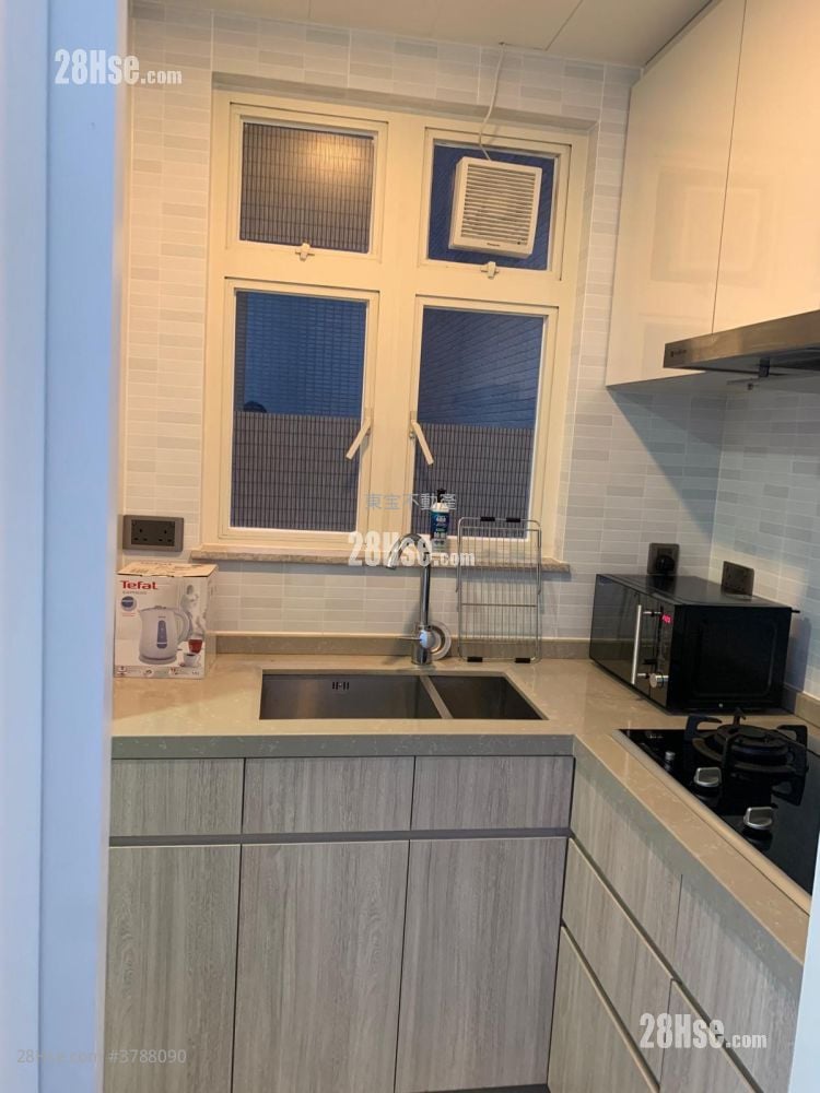 慧云峰 租盘 2 房 , 2 浴室 744 平方尺