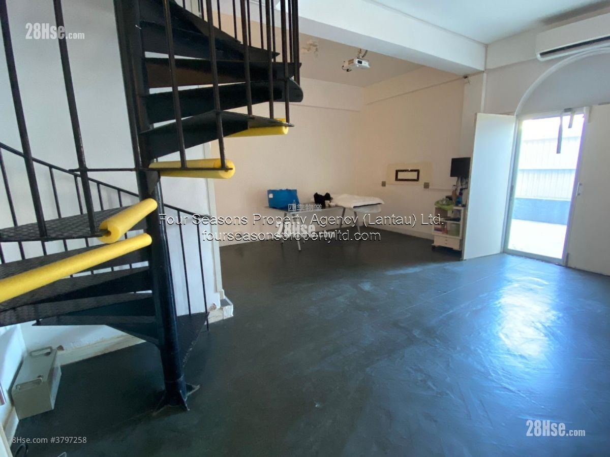 村屋 售盘 3 房 , 3 浴室 1,400 平方尺