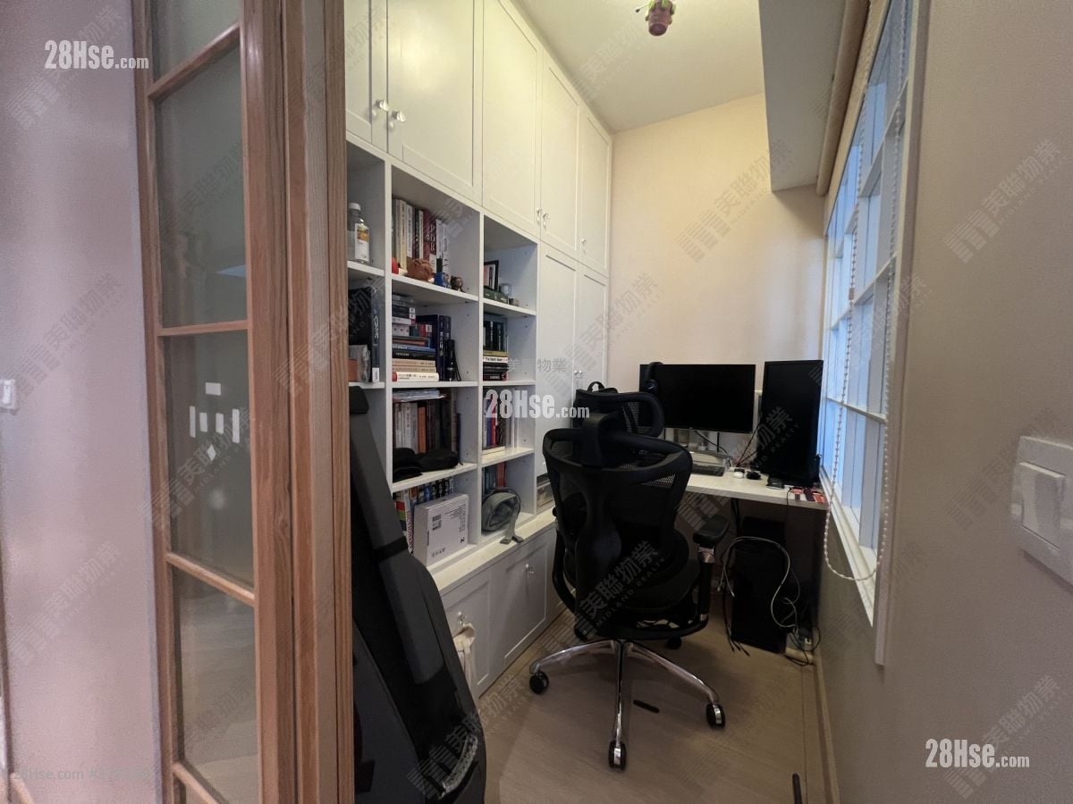 溱岸8号 售盘 3 房 , 3 浴室 1,018 平方尺