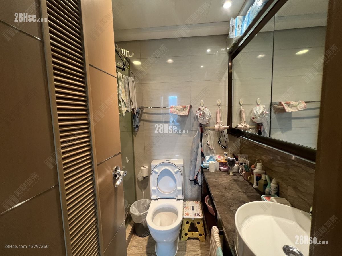 溱岸8号 售盘 3 房 , 3 浴室 1,018 平方尺