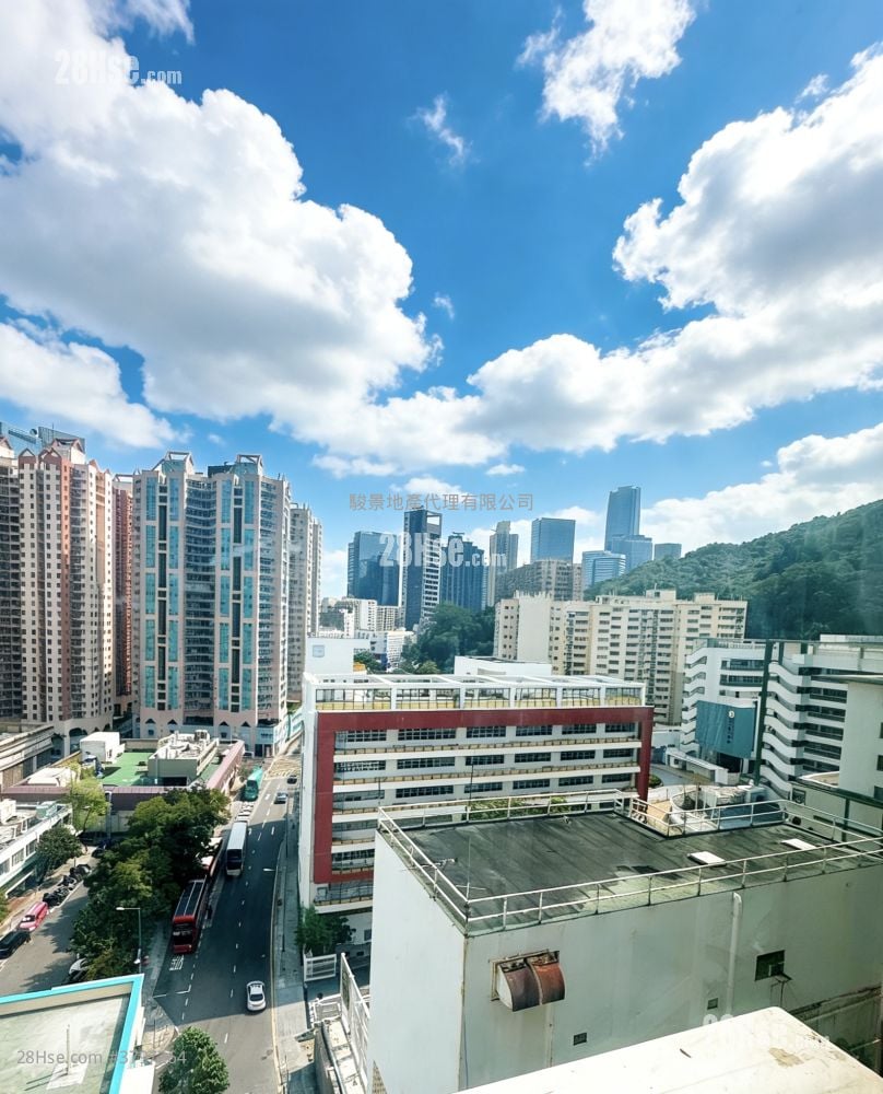 Harbour Court Sell 4 Bedrooms , 2 Bathrooms 768 ft²