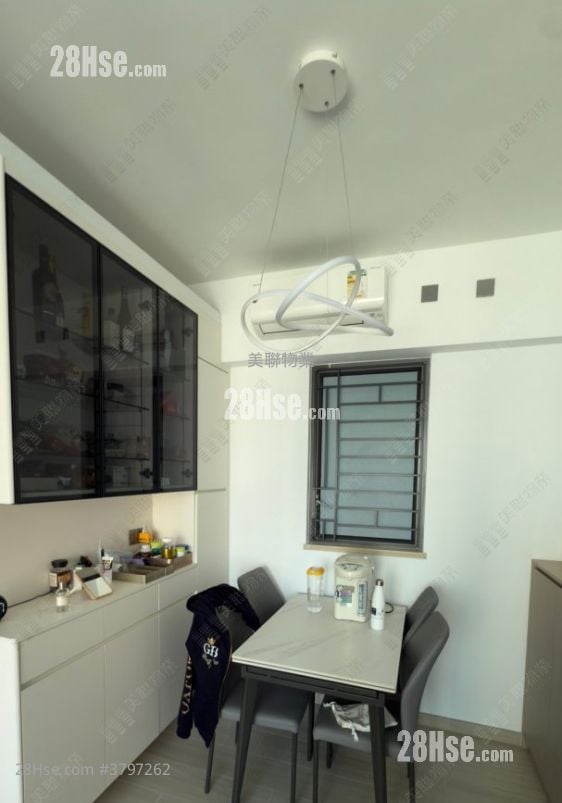 Yoho Midtown Sell 2 Bedrooms , 1 Bathroom 475 ft²