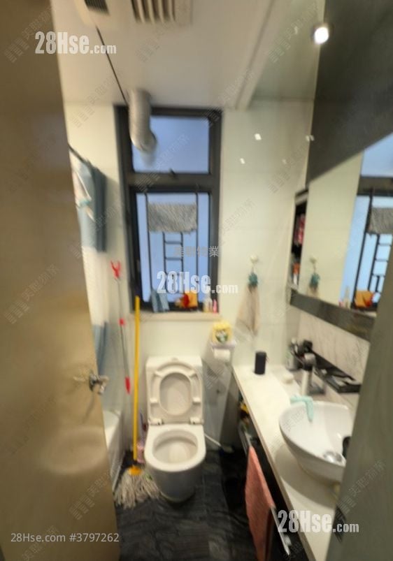 Yoho Midtown Sell 2 Bedrooms , 1 Bathroom 475 ft²