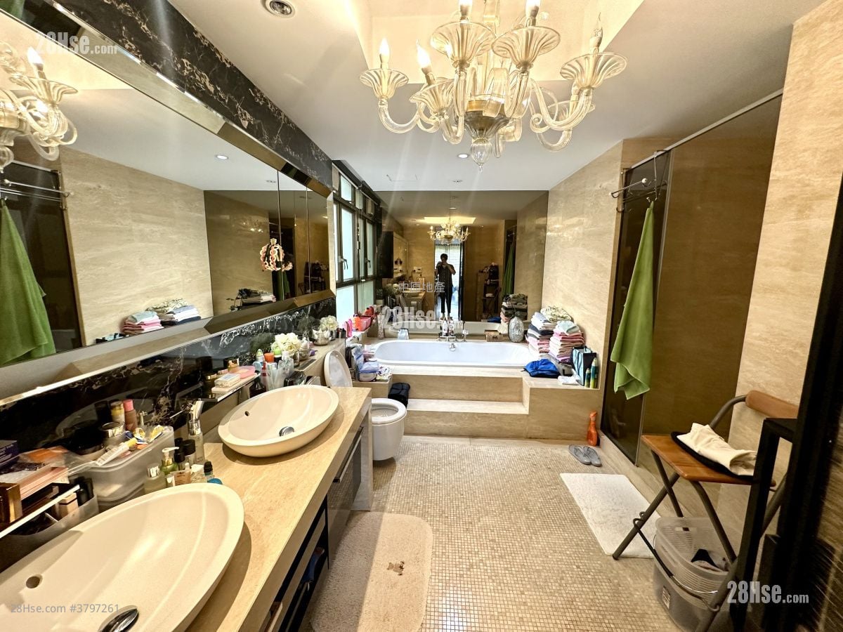 The Great Hill Sell 4 Bedrooms 2,580 ft²