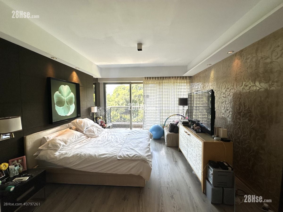 The Great Hill Sell 4 Bedrooms 2,580 ft²