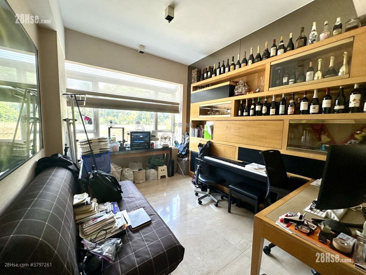 The Great Hill Sell 4 Bedrooms 2,580 ft²