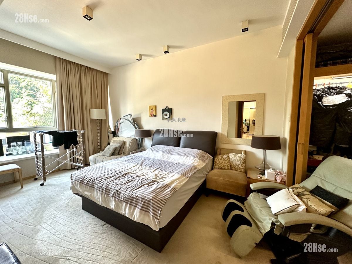 The Great Hill Sell 4 Bedrooms 2,580 ft²