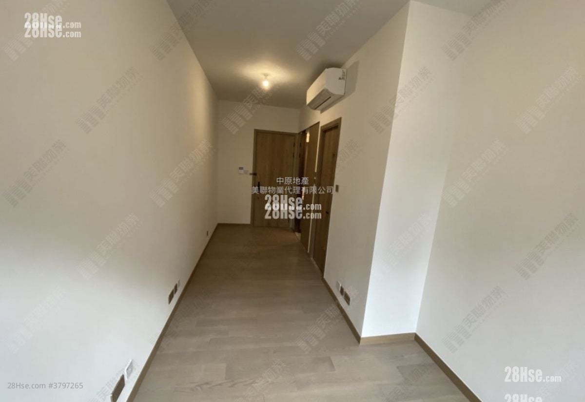 Centra Horizon Rental Studio , 2 Bathrooms 243 ft²