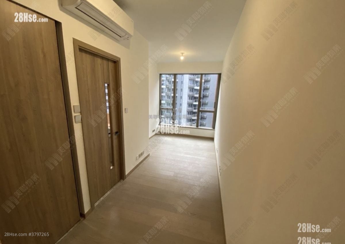 Centra Horizon Rental Studio , 2 Bathrooms 243 ft²