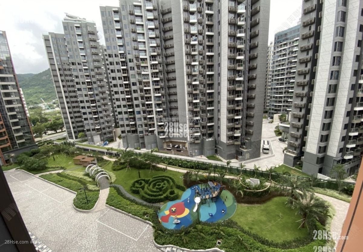 Centra Horizon Rental Studio , 2 Bathrooms 243 ft²