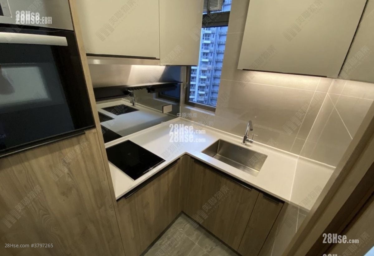 Centra Horizon Rental Studio , 2 Bathrooms 243 ft²