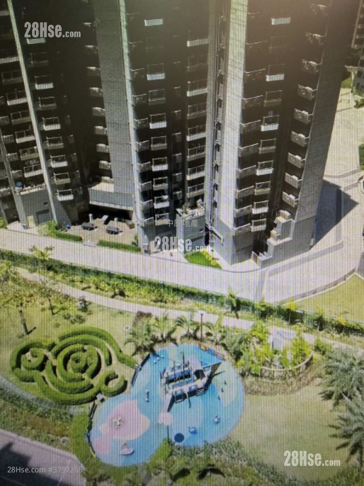 Centra Horizon Rental Studio , 2 Bathrooms 243 ft²