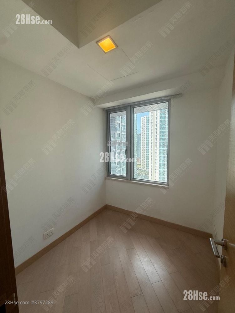 master room: Century Link Rental 3 Bedrooms , 1 Bathroom 483 ft²