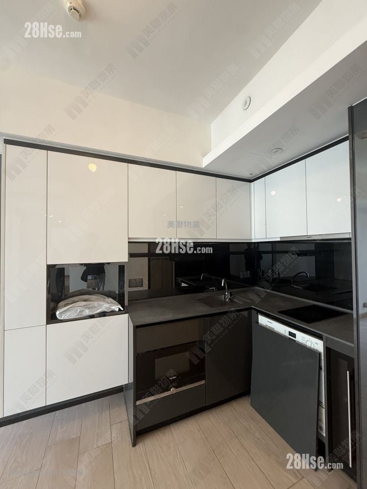 kitchen: Century Link Rental 3 Bedrooms , 1 Bathroom 483 ft²