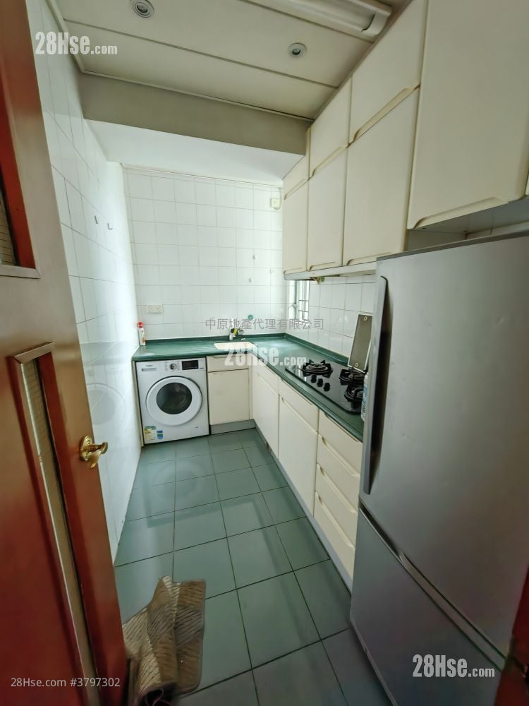 Tung Chung Crescent Sell 2 Bedrooms 527 ft²