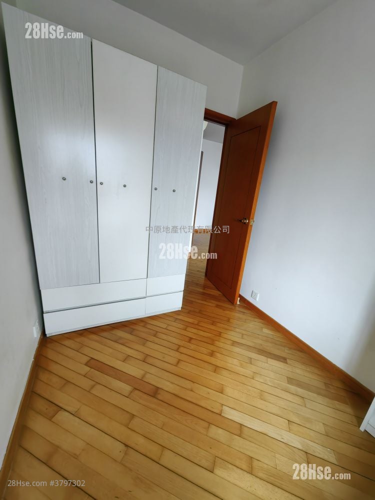 Tung Chung Crescent Sell 2 Bedrooms 527 ft²