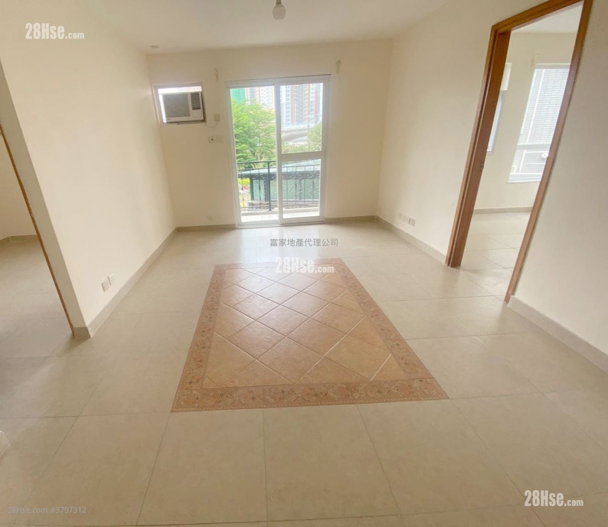 村屋 租盘 3 房 , 2 浴室 700 平方尺