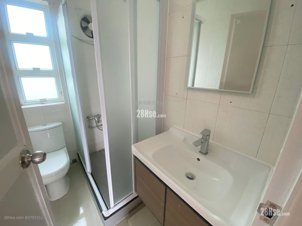 村屋 租盘 3 房 , 2 浴室 700 平方尺