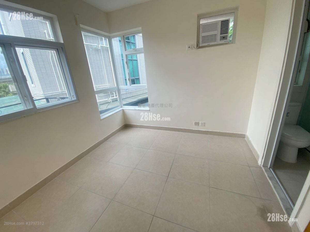 村屋 租盘 3 房 , 2 浴室 700 平方尺