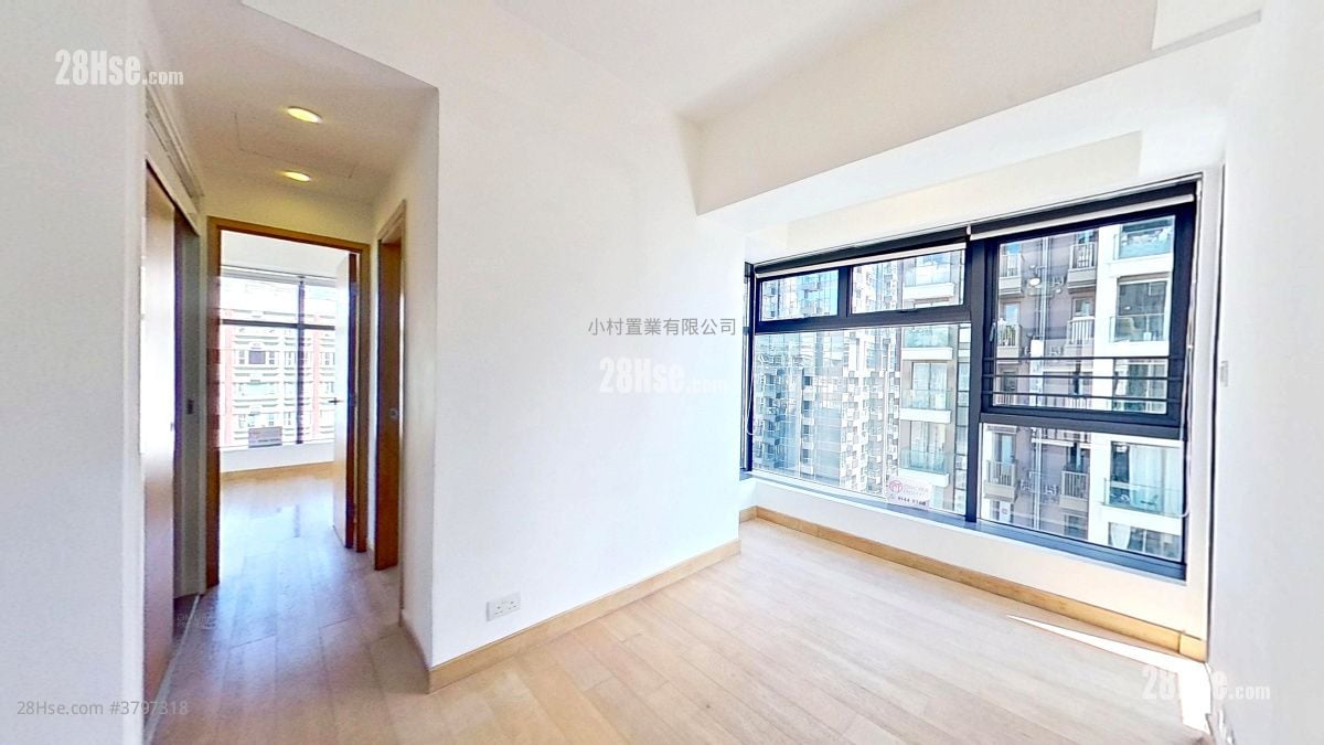 living room: High Park 99 Rental 3 Bedrooms , 2 Bathrooms 610 ft²