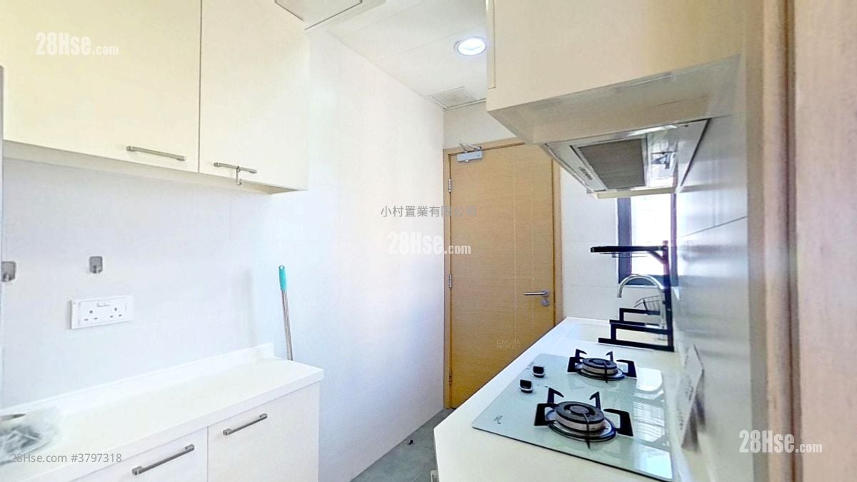 kitchen: High Park 99 Rental 3 Bedrooms , 2 Bathrooms 610 ft²