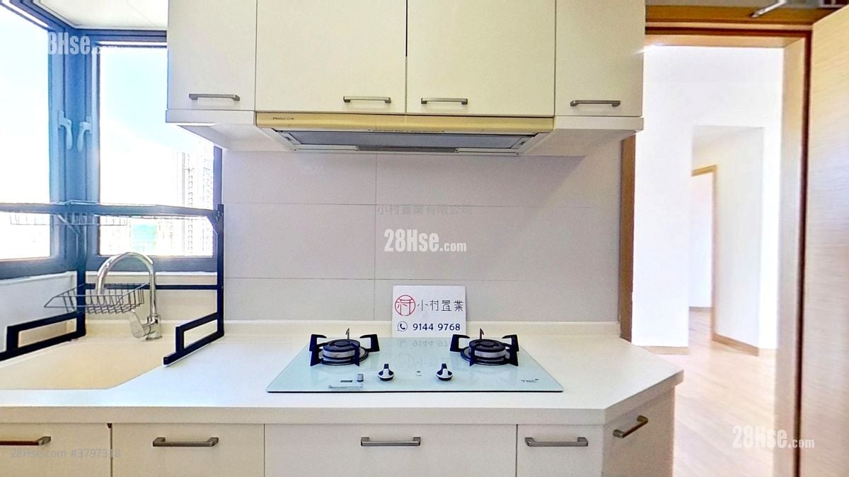 kitchen: High Park 99 Rental 3 Bedrooms , 2 Bathrooms 610 ft²