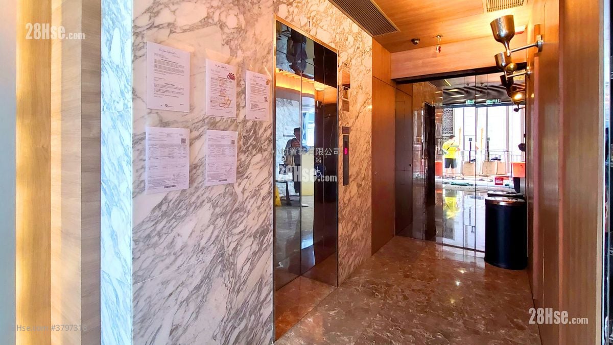 Lobby: High Park 99 Rental 3 Bedrooms , 2 Bathrooms 610 ft²