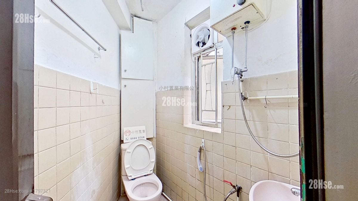 bathroom: 18-20 Hillier Street Rental 2 Bedrooms , 1 Bathroom 543 ft²