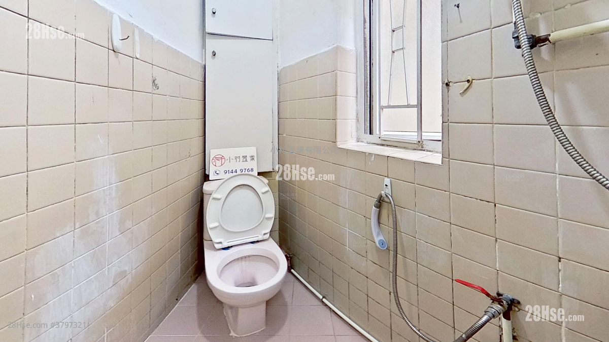 bathroom: 18-20 Hillier Street Rental 2 Bedrooms , 1 Bathroom 543 ft²