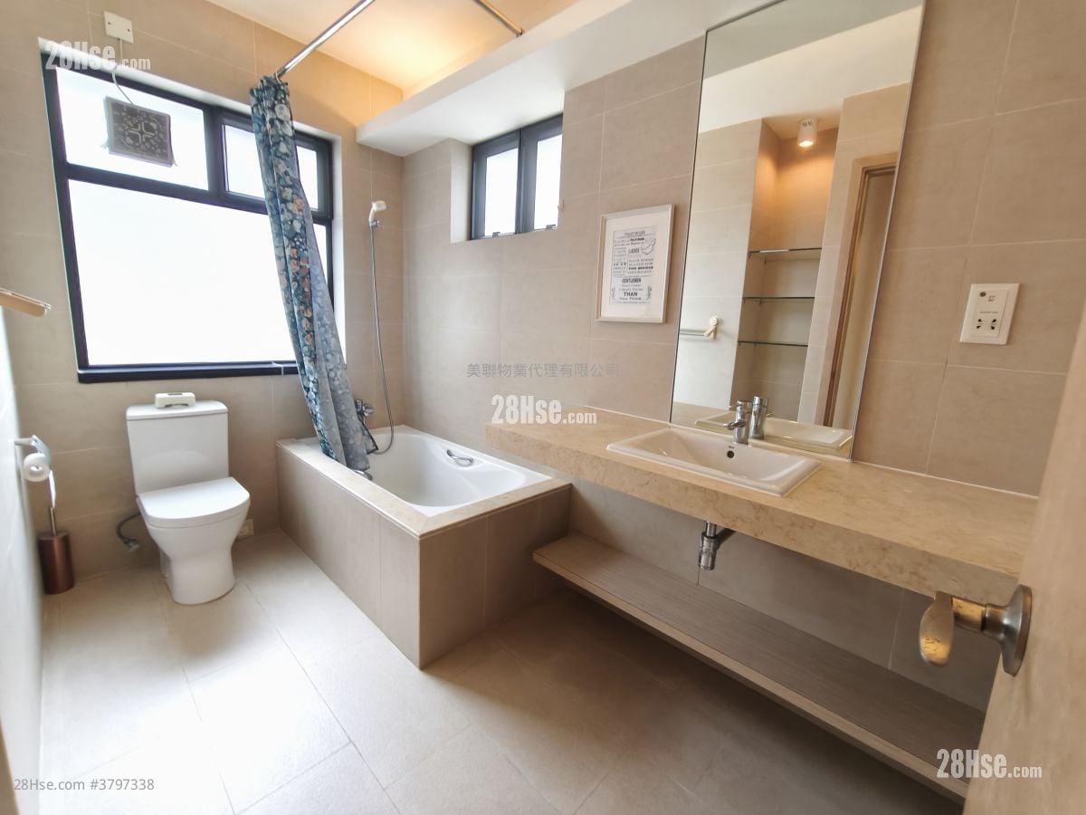 愚园 售盘 4 房 , 4 浴室 2,135 平方尺