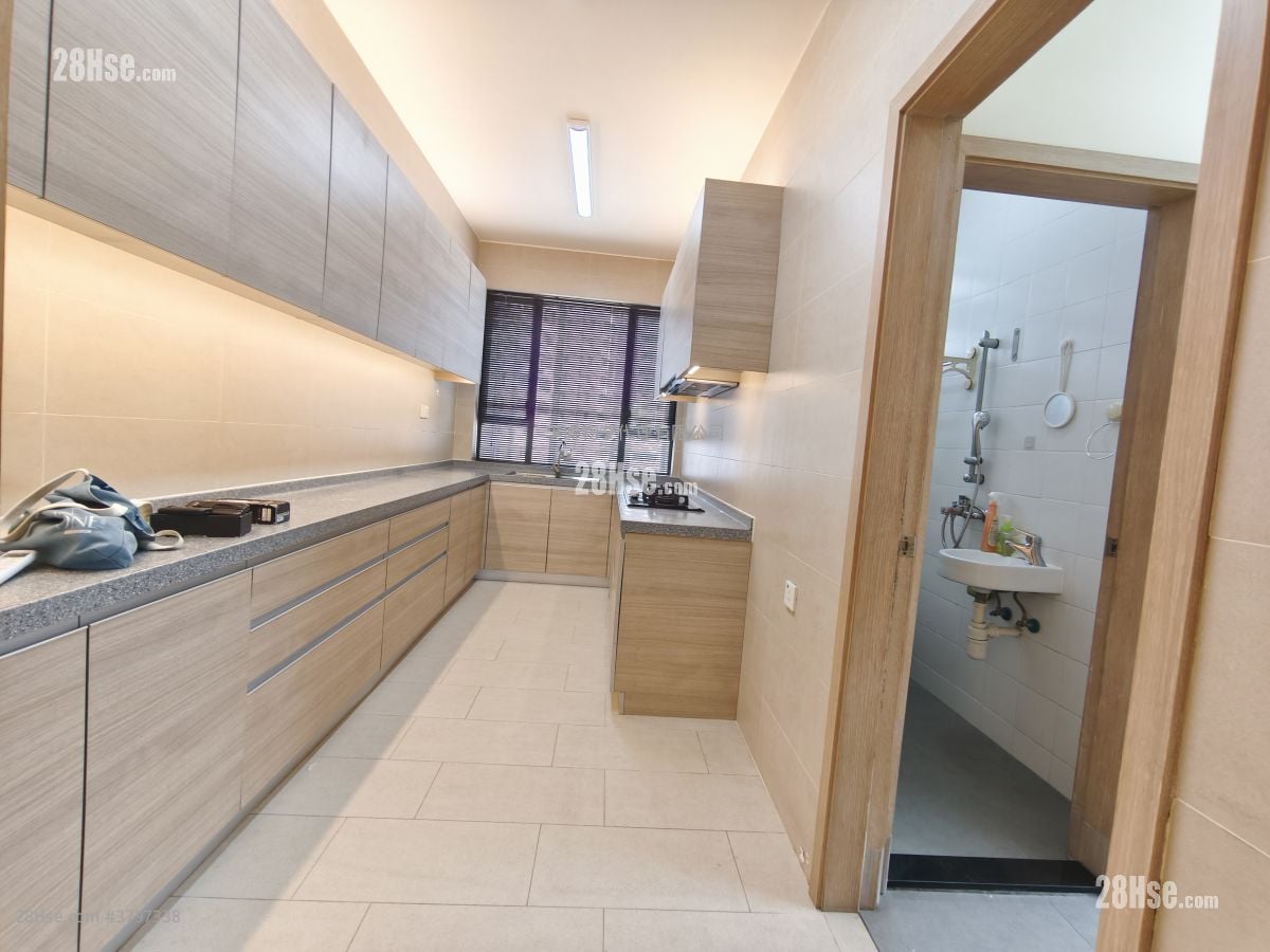 愚园 售盘 4 房 , 4 浴室 2,135 平方尺