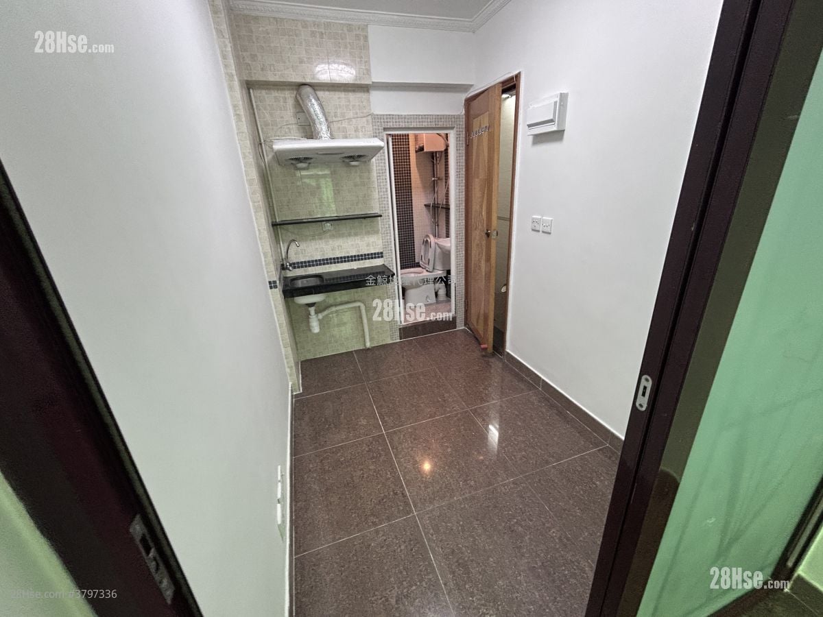 Man Ying Building Rental 160 ft²