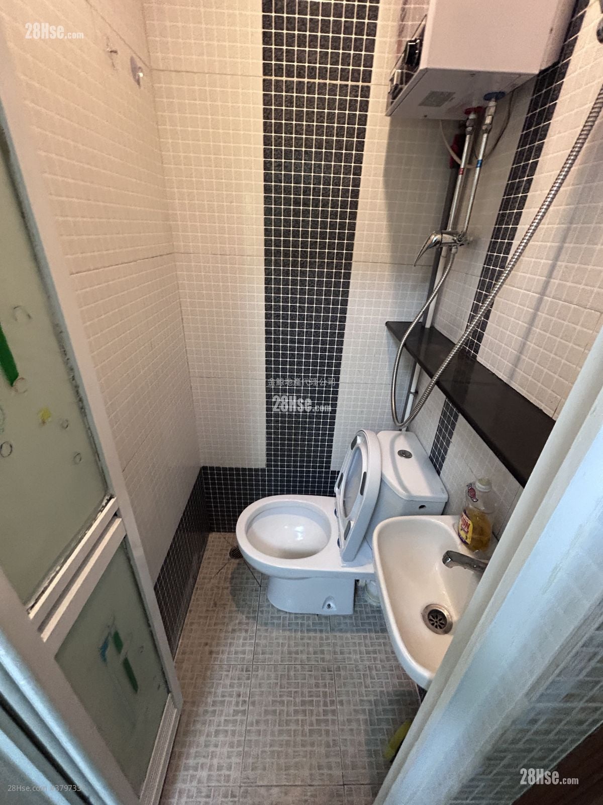 Man Ying Building Rental 160 ft²