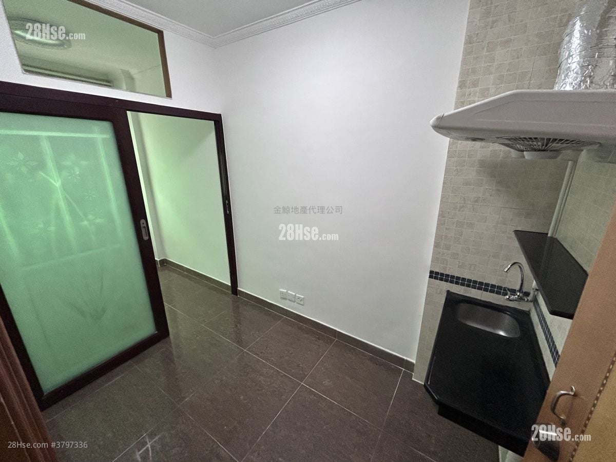 Man Ying Building Rental 160 ft²