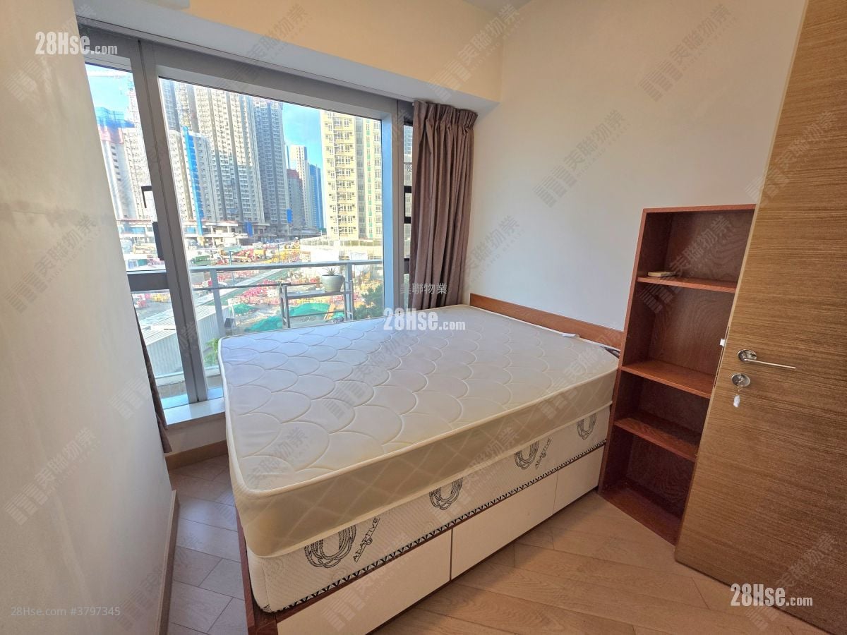 master room: Century Link Rental 3 Bedrooms , 2 Bathrooms 639 ft²