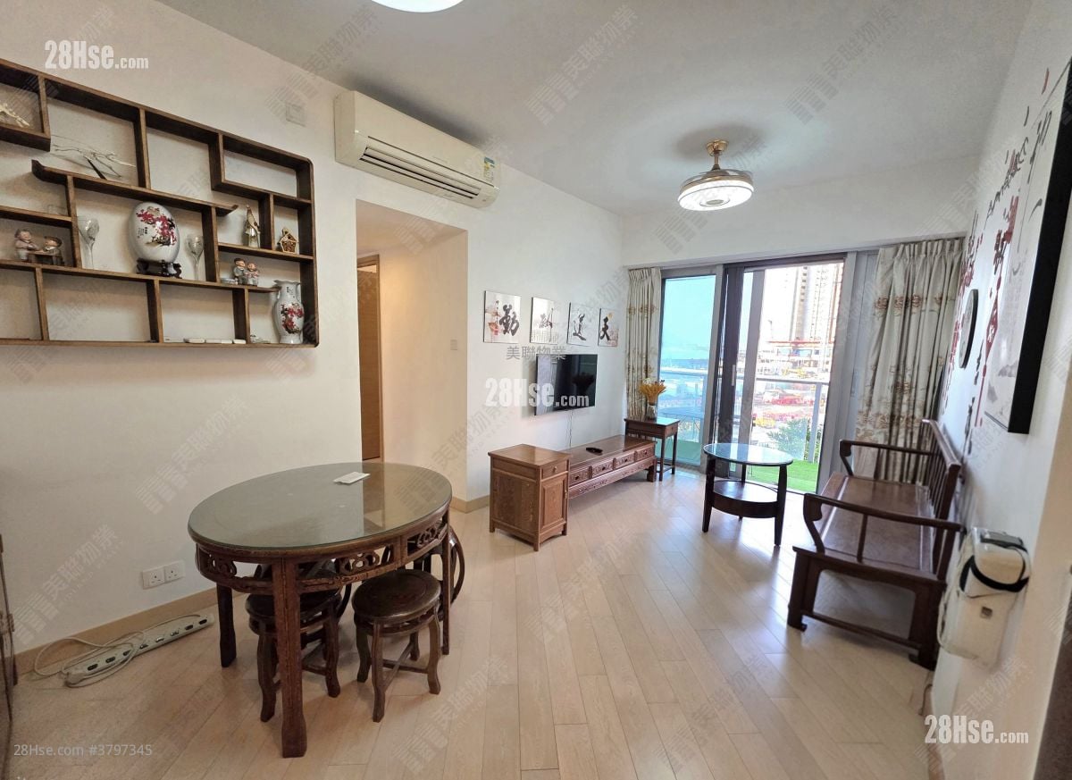 living room: Century Link Rental 3 Bedrooms , 2 Bathrooms 639 ft²