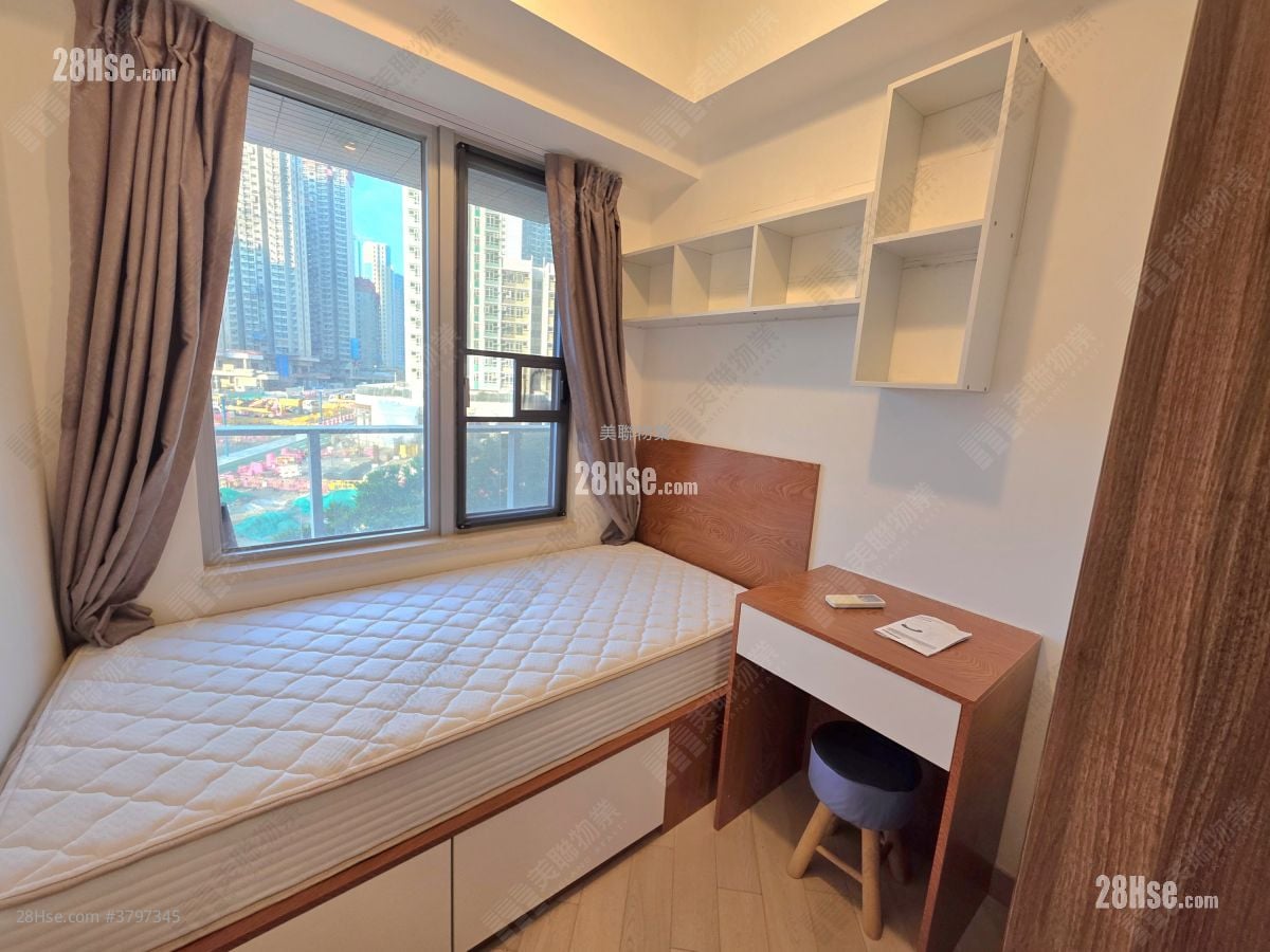 bedroom 2: Century Link Rental 3 Bedrooms , 2 Bathrooms 639 ft²