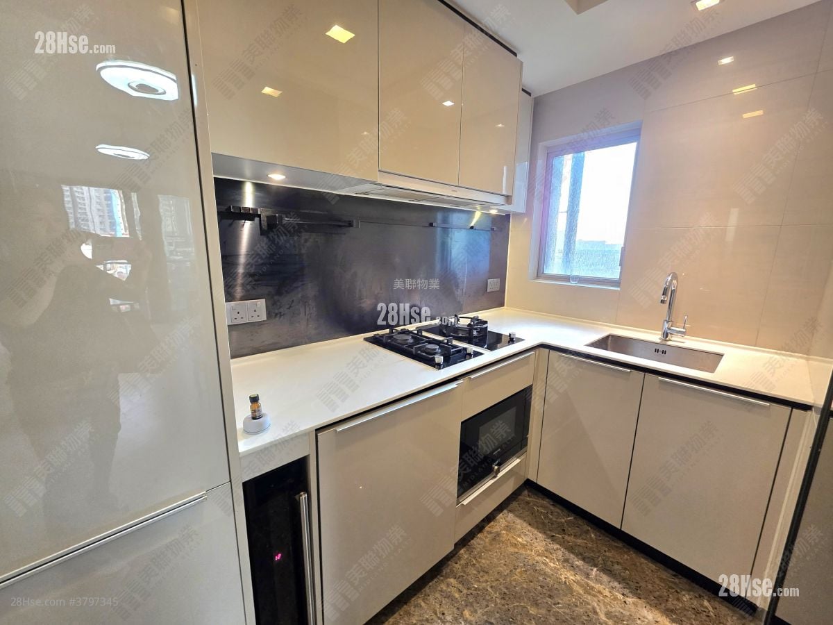 kitchen: Century Link Rental 3 Bedrooms , 2 Bathrooms 639 ft²