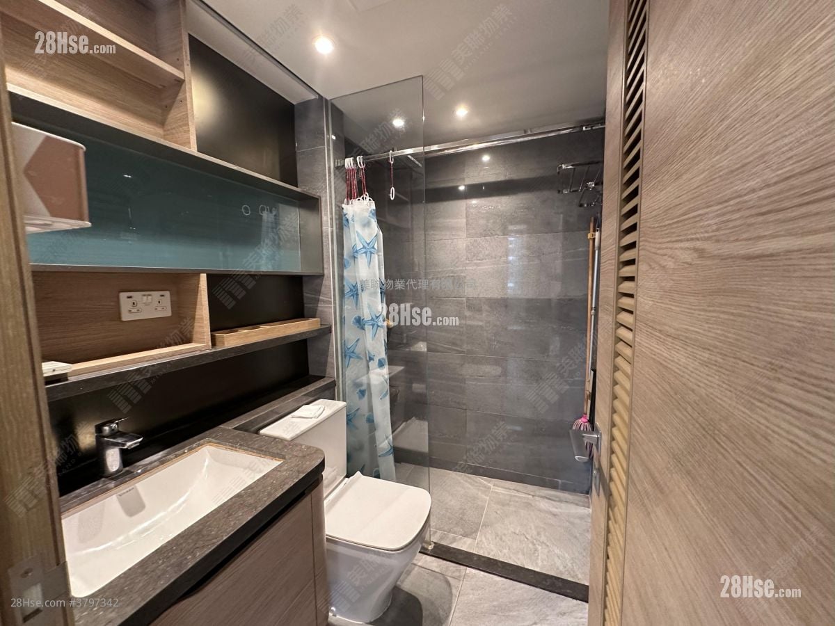 Solaria Sell 3 Bedrooms 597 ft²