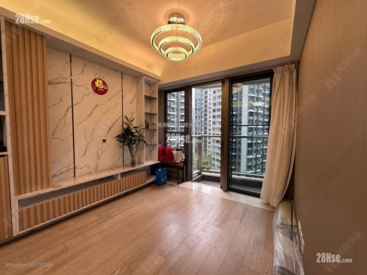 Solaria Sell 3 Bedrooms 597 ft²