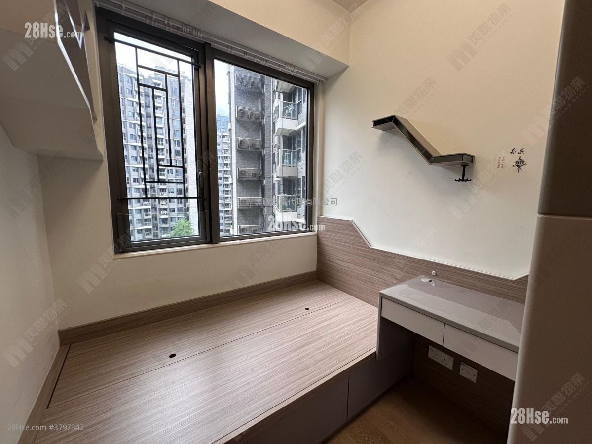 Solaria Sell 3 Bedrooms 597 ft²