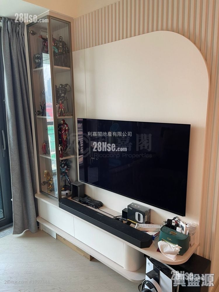 One Victoria Sell 2 Bedrooms 459 ft²