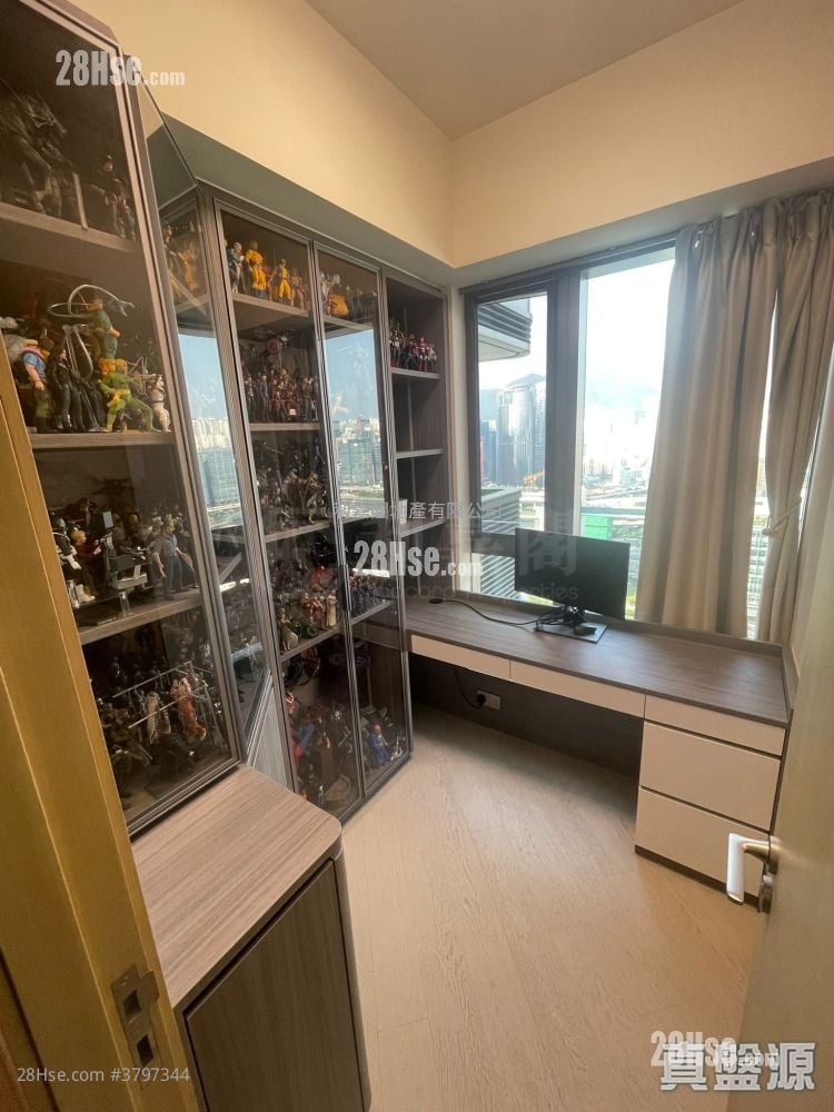 One Victoria Sell 2 Bedrooms 459 ft²