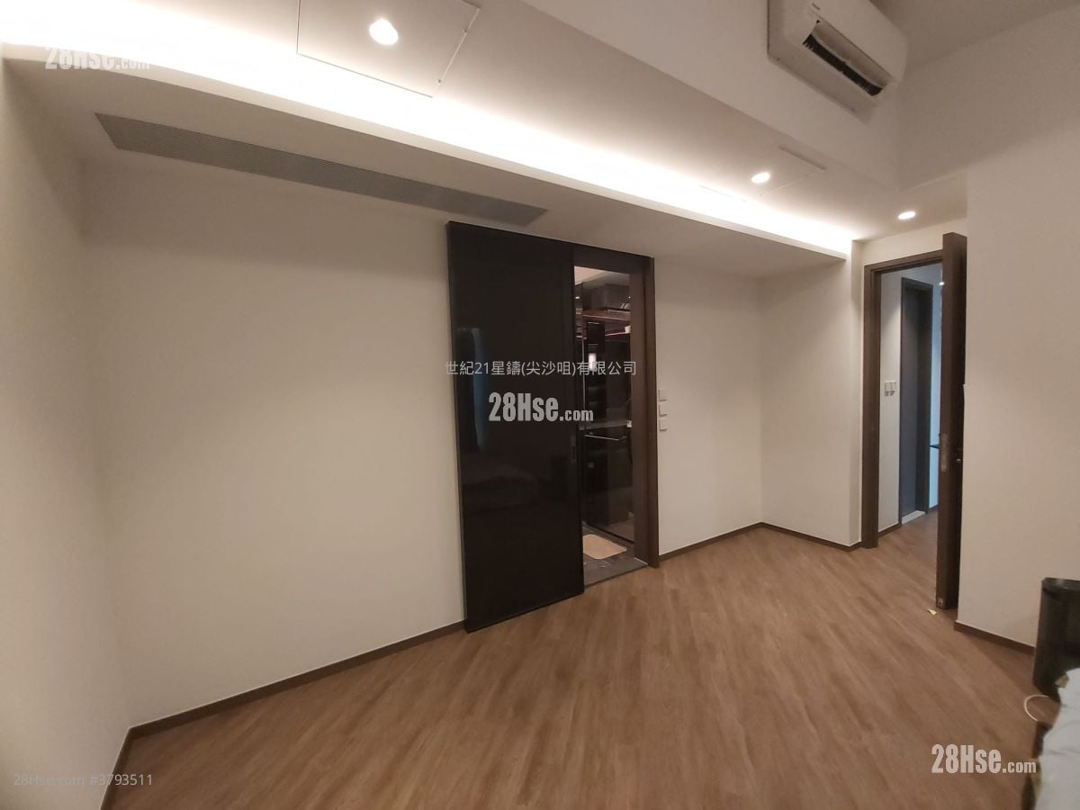 master room: Cullinan Sky Rental 4 Bedrooms , 3 Bathrooms 1,993 ft²