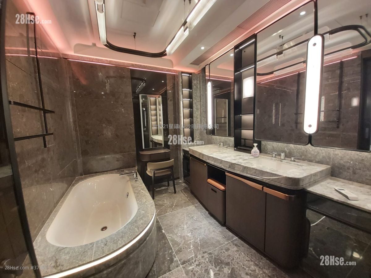 master room: Cullinan Sky Rental 4 Bedrooms , 3 Bathrooms 1,993 ft²